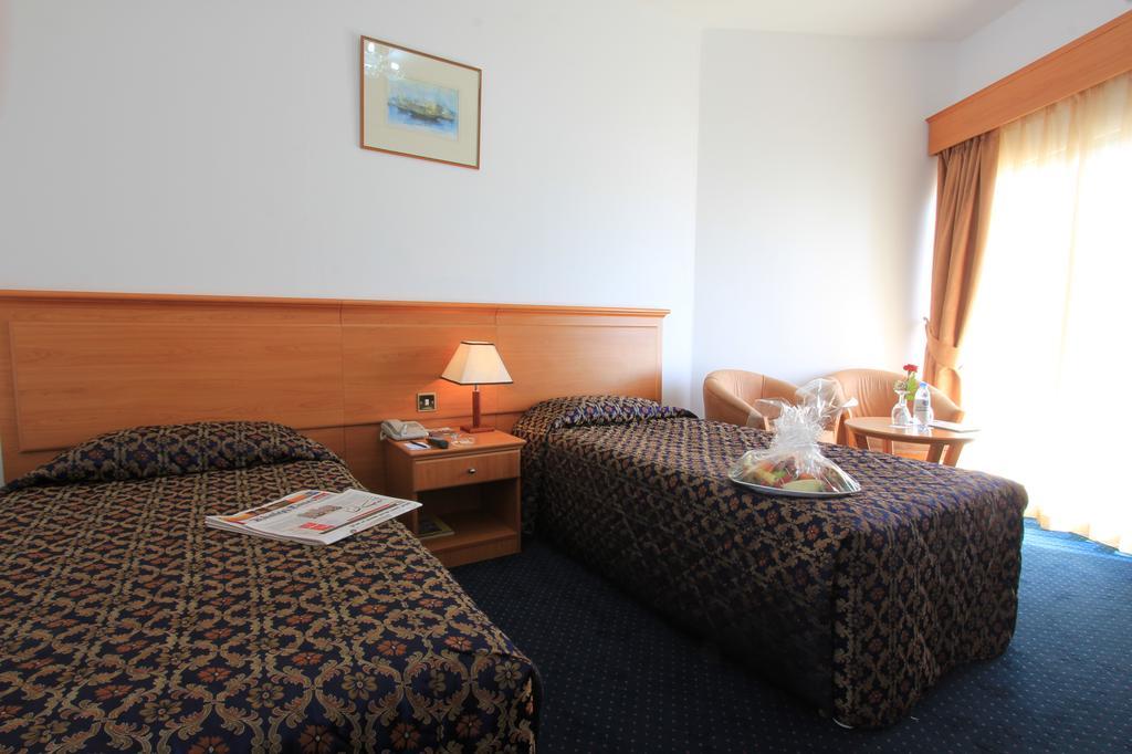 Beach Hotel Charjah Chambre photo